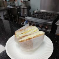 Queen Bee Deli ico