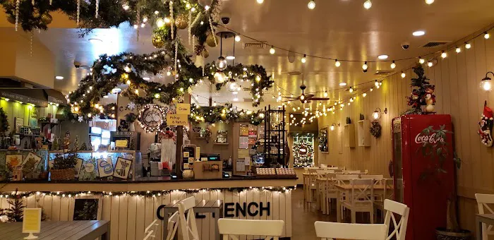 Cafe Bench | Crêpe Flushing Picture 1