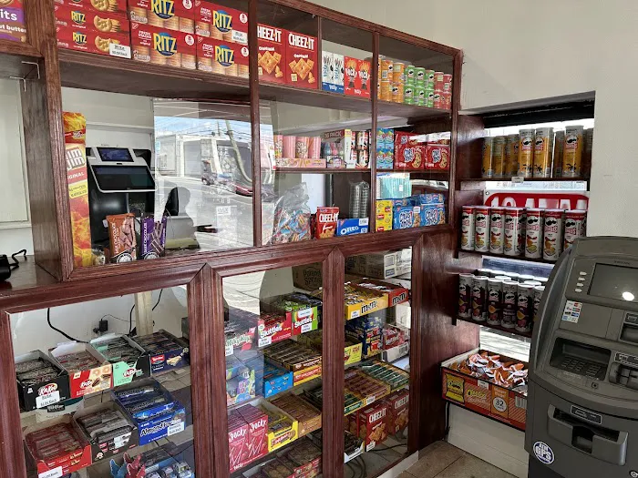 L & J Deli and Grocery Picture 2