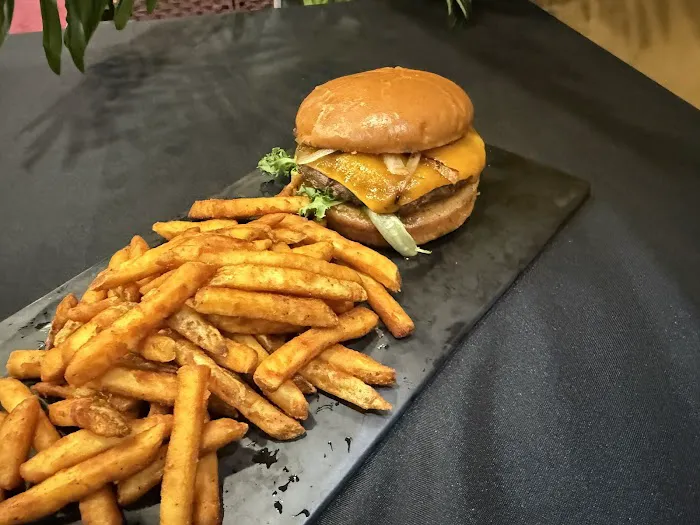 Burger Blvd Picture 5