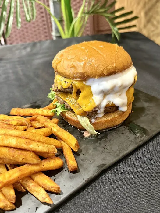 Burger Blvd Picture 6