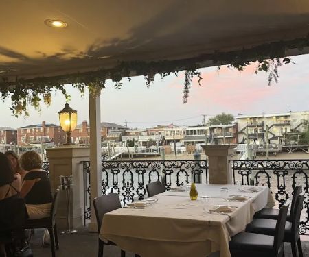 Vetro Restaurant & Lounge