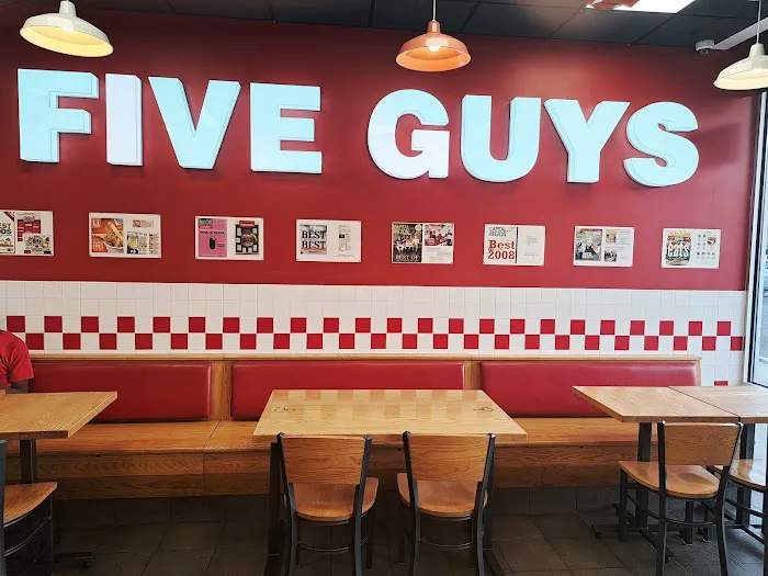 Five Guys Picture 1