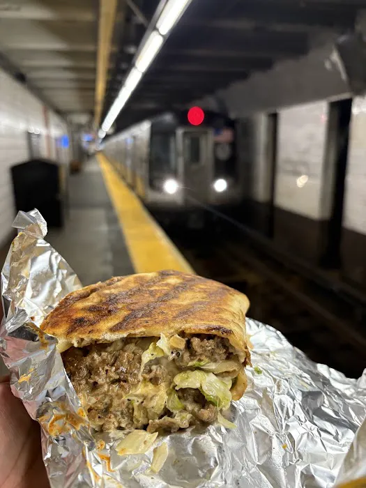 4 Avenue Gourmet Deli & Grill Picture 4