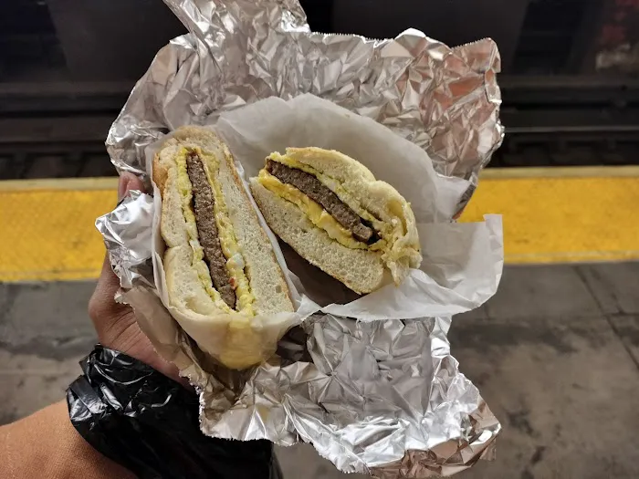 4 Avenue Gourmet Deli & Grill Picture 6