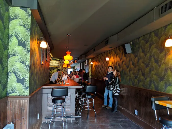 Minnie's Bar Picture 3