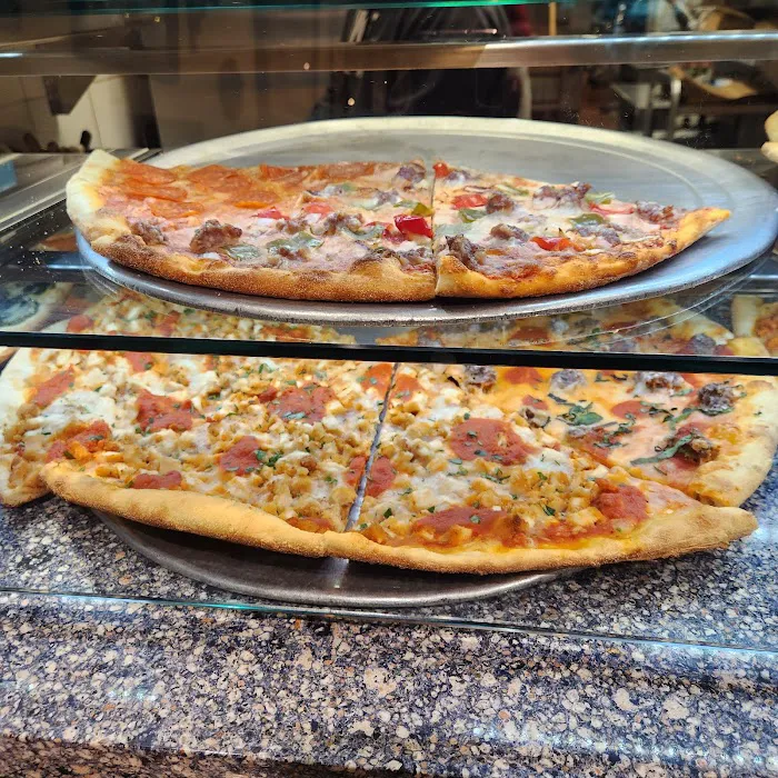 Full Moon Pizzeria Picture 10