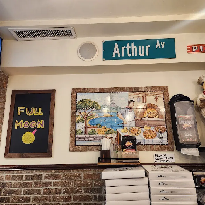 Full Moon Pizzeria Picture 1