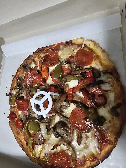 Full Moon Pizzeria Picture 7