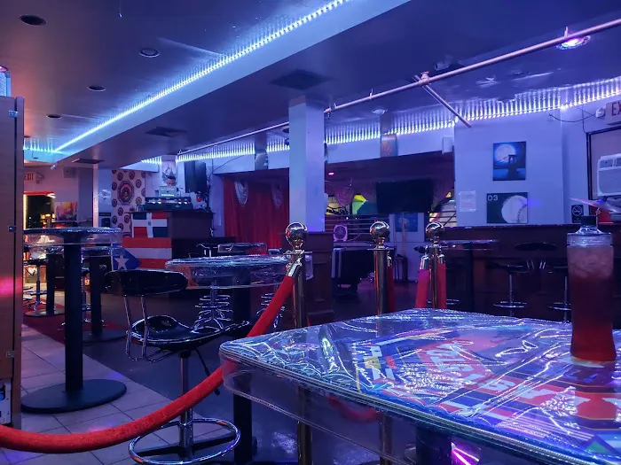 Your Last Stop Bar & Lounge Picture 4