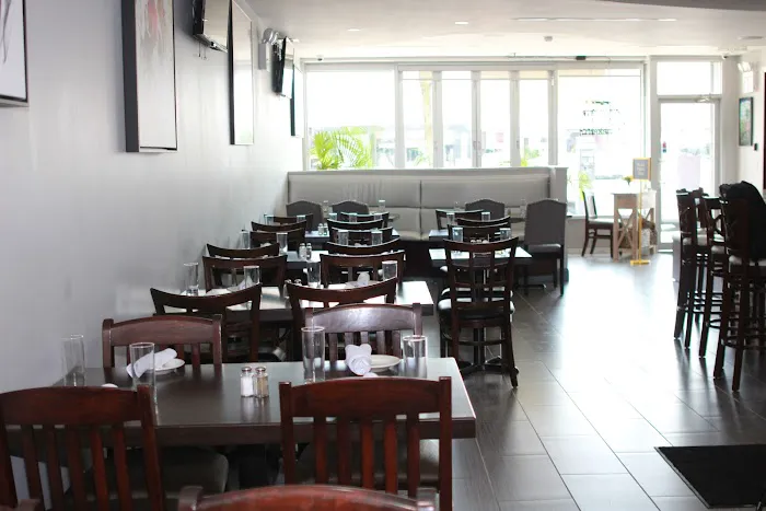 Klassique Bar & Restaurant Picture 3