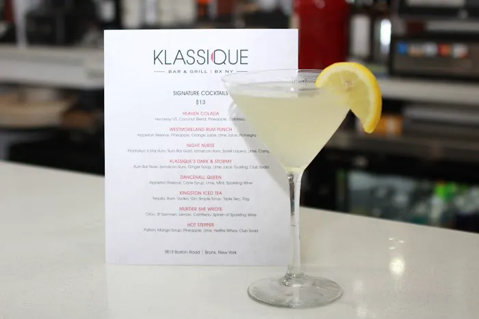 Klassique Bar & Restaurant Picture 4