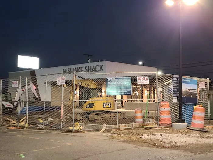 Shake Shack Bay Plaza Picture 7
