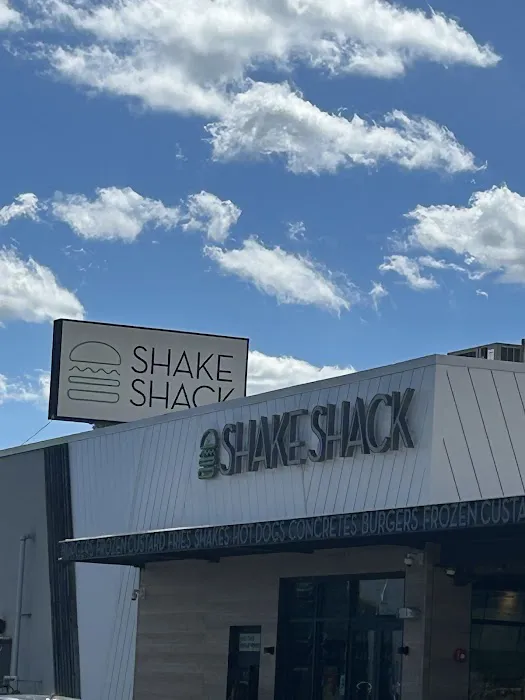 Shake Shack Bay Plaza Picture 6
