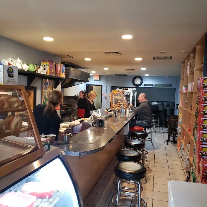 Dee's Deli & Cafe Picture 8