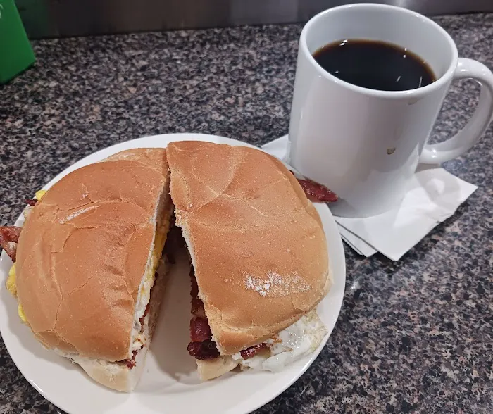 Dee's Deli & Cafe Picture 10