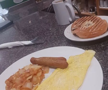 Dee's Deli & Cafe