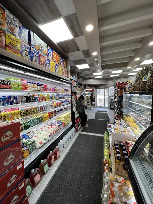 Mal Deli & Grocery Picture 2