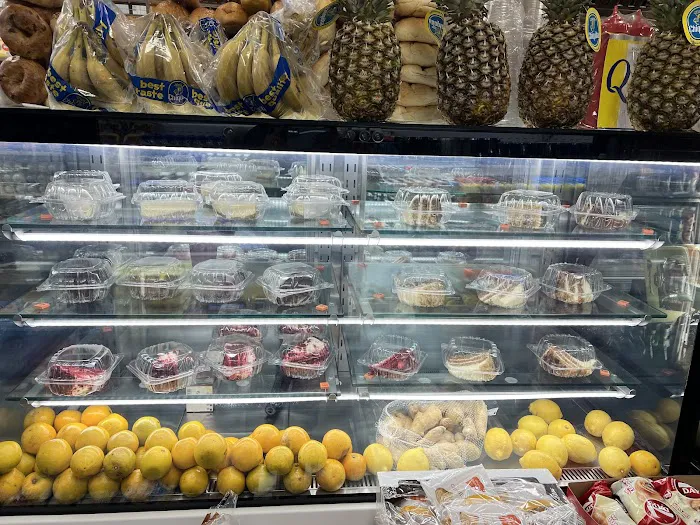 Mal Deli & Grocery Picture 4