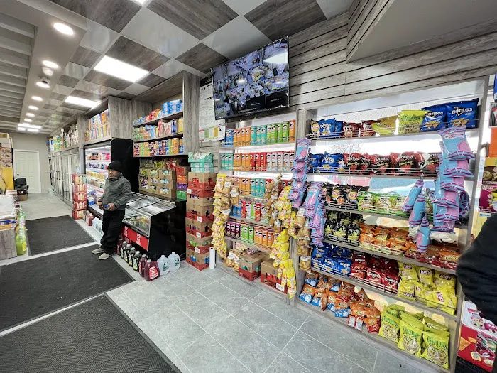 Mal Deli & Grocery Picture 8