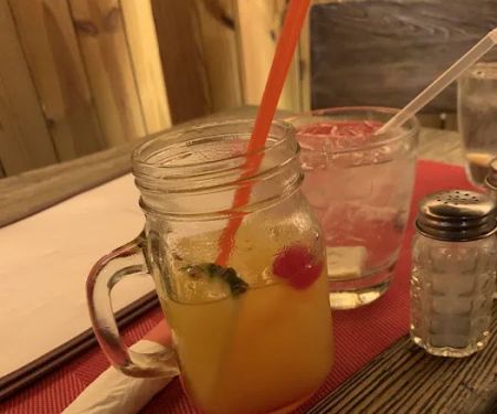 Fish N' Ting Restaurant, Bar & Lounge