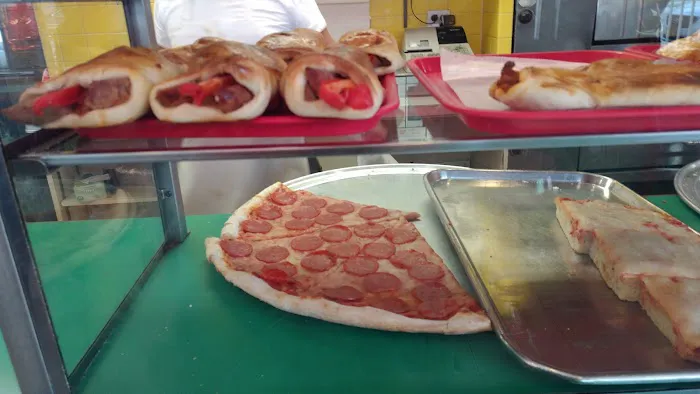 Capri II Pizzeria Picture 3
