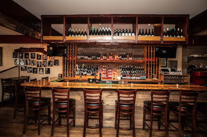 Aura wine & Bar Picture 1