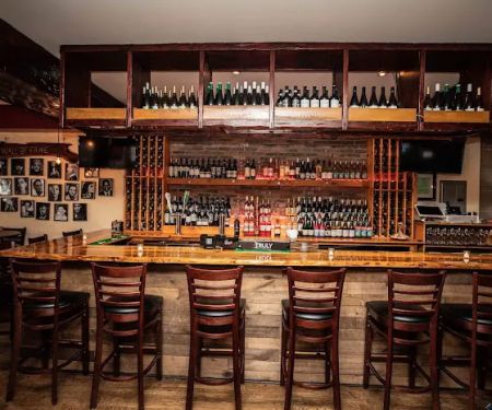 Aura wine & Bar
