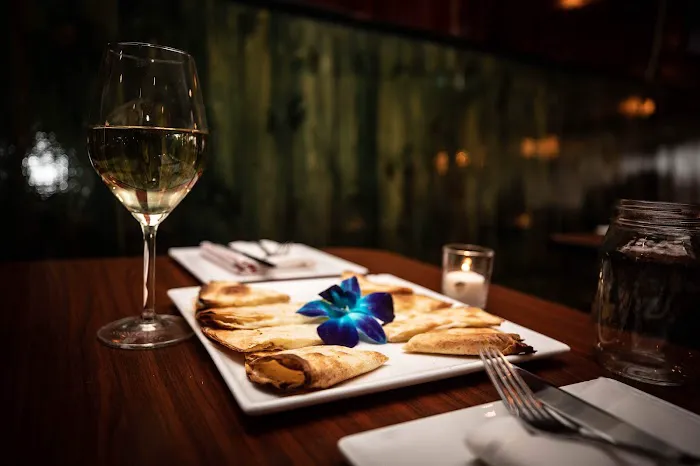 Aura wine & Bar Picture 9