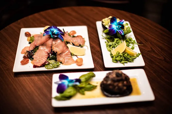 Aura wine & Bar Picture 3