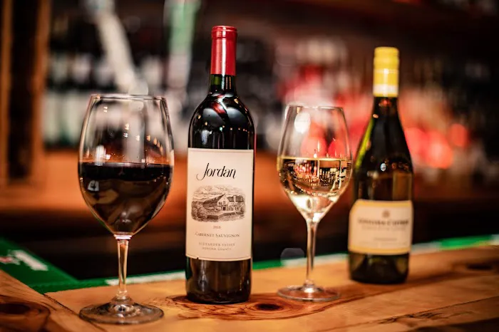 Aura wine & Bar Picture 8