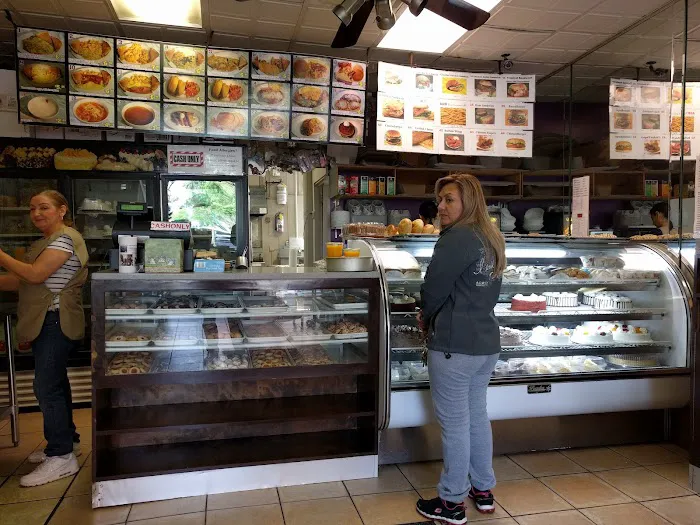 Alicia's Bakery Picture 7