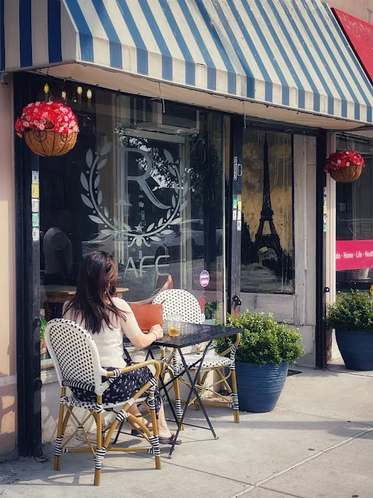 R Cafe & Tea Boutique Picture 6