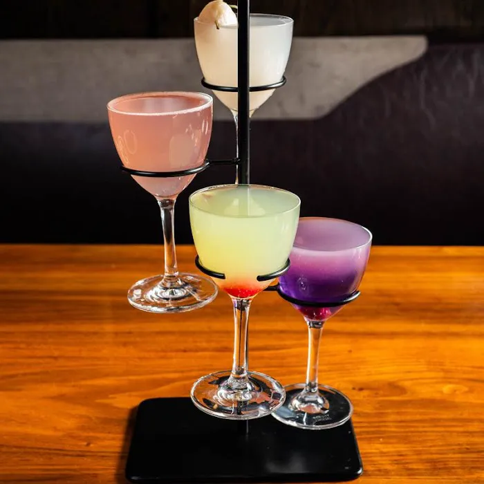 Modern Restaurant & Lounge Picture 10