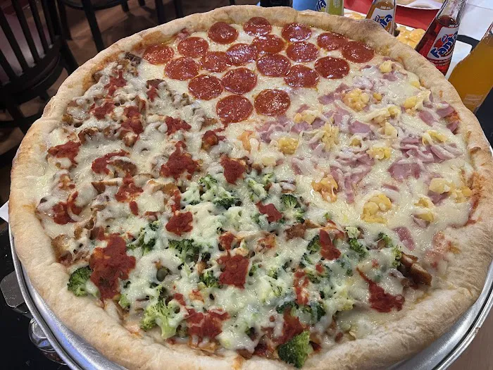 Familys Pizzeria Picture 5