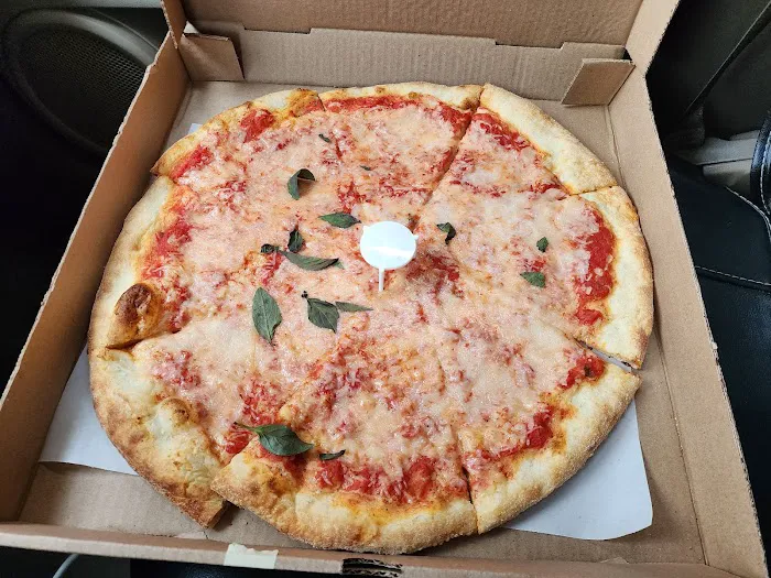 4 Bros Pizza Picture 9