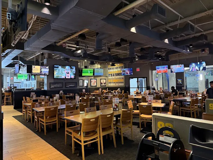 Buffalo Wild Wings Picture 7