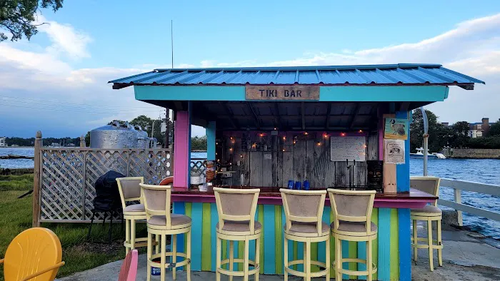 Echo Bay Tiki Bar Picture 3