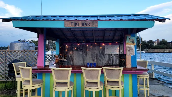 Echo Bay Tiki Bar Picture 5