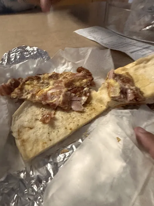 352 Riverdale Deli Picture 4