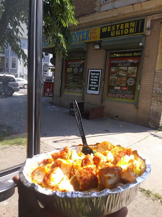 352 Riverdale Deli Picture 10