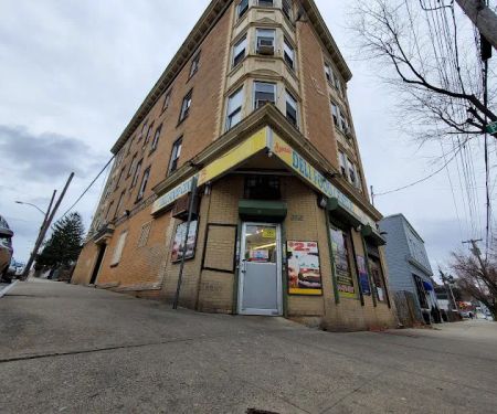 352 Riverdale Deli