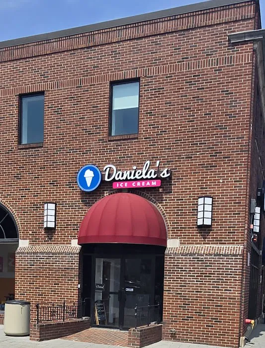 Daniela's Ice Cream Picture 5