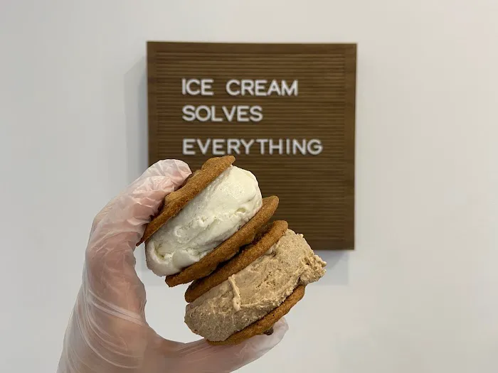 Daniela's Ice Cream Picture 8