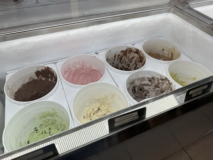 Daniela's Ice Cream Picture 4