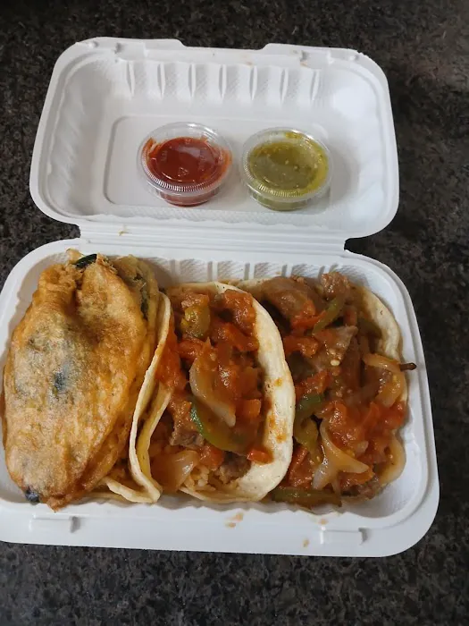 El Valle del Paisano Pizzeria and Taco Picture 8