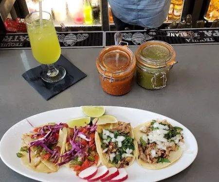 Dos Marias Bar & Restaurant