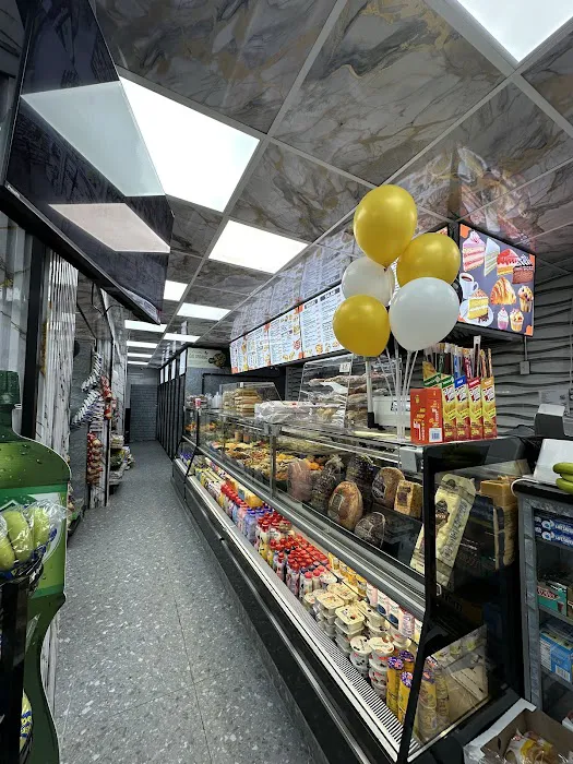 Yummy fresh deli & grill Picture 6