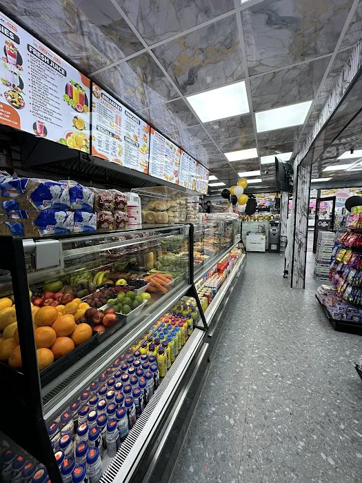 Yummy fresh deli & grill Picture 7