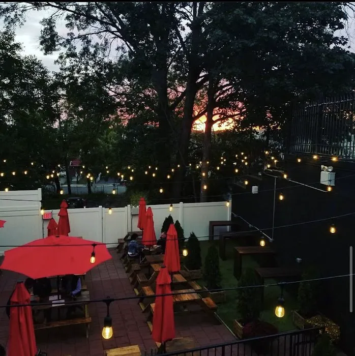 Garden Bar & Grill Picture 10